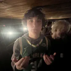 Dengarkan Luqy, tonton video musik, baca bio, lihat tanggal tur & lainnya!