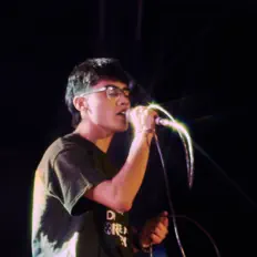 Sbcを聴いたり、ミュージックビデオを鑑賞したり、経歴やツアー日程などを確認したりしましょう！