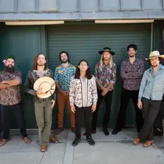 Dengarkan Diggin' Dirt, tonton video musik, baca bio, lihat tanggal tur & lainnya!