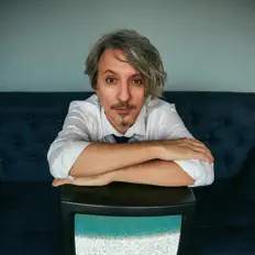 Hör dir Engin Bayrak an, schau dir Musikvideos an, lies die Biografie, finde Tourdaten und mehr!