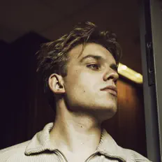 收听 FINN99、观看音乐视频、阅读小传、查看巡演日期等 ！