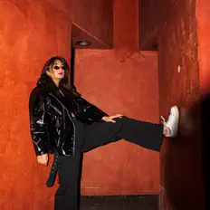 Écoutez Mitela, regardez des vidéoclips, lisez la biographie, consultez les dates de tournée et plus encore !