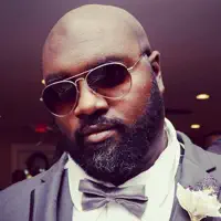 收听 undefined、观看音乐视频、阅读小传、查看巡演日期等 !