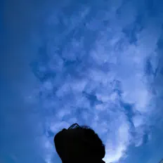 Poslechněte si interpreta Youcas, sledujte hudební videa, přečtěte si životopis, podívejte se na data turné a další informace.