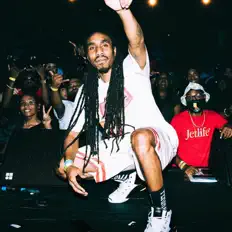 Escucha a Ayyee Luv, mira videos musicales, lee su biografía, consulta las fechas de las gira y más.