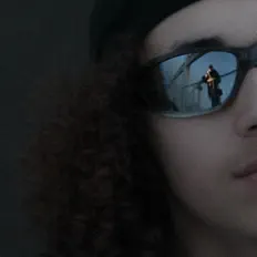 benco.mp4を聴いたり、ミュージックビデオを鑑賞したり、経歴やツアー日程などを確認したりしましょう！