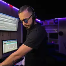 Aivan Tonezを聴いたり、ミュージックビデオを鑑賞したり、経歴やツアー日程などを確認したりしましょう！