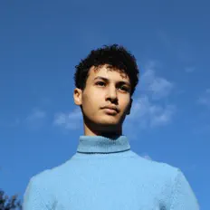 Ouça UNO, assista a videoclipes, leia a biografia, veja as datas das turnês e mais!