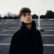 聆聽 Mateo、觀看音樂影片、閱讀小傳、查看巡演日期等！