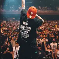 Écoutez undefined, regardez des vidéoclips, lisez la biographie, consultez les dates de tournée et plus encore !