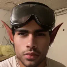 Hör dir NotFunnyMan an, schau dir Musikvideos an, lies die Biografie, finde Tourdaten und mehr!