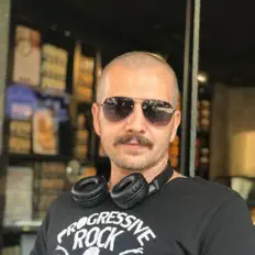 Zeki Dizdarを聴いたり、ミュージックビデオを鑑賞したり、経歴やツアー日程などを確認したりしましょう！