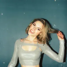 Poslechněte si interpreta Alina Khani, sledujte hudební videa, přečtěte si životopis, podívejte se na data turné a další informace.