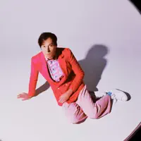 undefinedを聴いたり、ミュージックビデオを鑑賞したり、経歴やツアー日程などを確認したりしましょう！