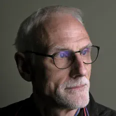 Dengarkan John Oliver, tonton video musik, baca bio, lihat tanggal tur & lainnya!