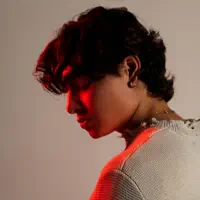Escucha a undefined, mira videos musicales, lee su biografía, consulta las fechas de las gira y más.
