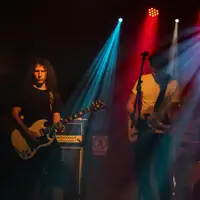 undefined dinle, müzik videolarını izle, biyografisini oku, tur tarihlerini ve daha fazlasını gör!