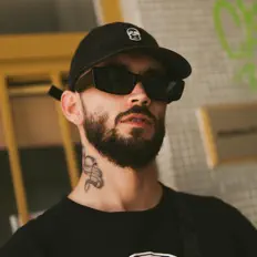 Escucha a Vato, mira vídeos musicales, lee la biografía, consulta fechas de giras y mucho más.