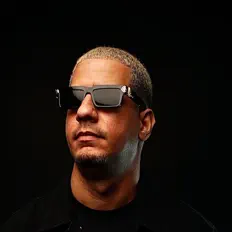 收听 DJ Rasuk、观看音乐视频、阅读小传、查看巡演日期等 ！