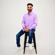 Maninder Maangat dinle, müzik videolarını izle, biyografisini oku, tur tarihlerini ve daha fazlasını gör!