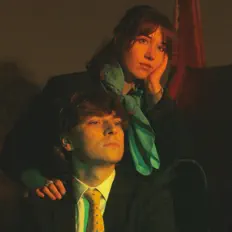 收听 color blue、观看音乐视频、阅读小传、查看巡演日期等 ！