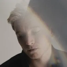 KISLO을(를) 듣고, 뮤직 비디오를 보고, 약력을 읽고, 투어 일정 등을 확인하세요!