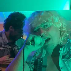 Dengarkan SUFF, tonton video musik, baca bio, lihat tanggal tur & lainnya!