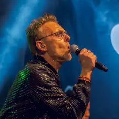 Escucha a Einar Ágúst, mira videos musicales, lee su biografía, consulta las fechas de las gira y más.