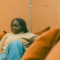 Poslechněte si interpreta undefined, sledujte hudební videa, přečtěte si životopis, podívejte se na data turné a další informace.