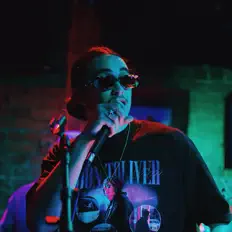 Posłuchaj wykonawcy Cousy, obejrzyj teledyski, przeczytaj biografię, zobacz daty tras koncertowych i nie tylko!