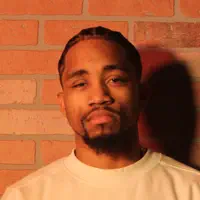 undefined을(를) 듣고, 뮤직 비디오를 보고, 약력을 읽고, 투어 일정 등을 확인하세요!