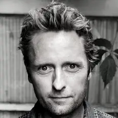 Ouve The Pink Panter, vê vídeos de música, lê a biografia, vê as datas da digressão e muito mais!