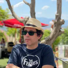 Escucha a Peakmood, mira videos musicales, lee su biografía, consulta las fechas de las gira y más.