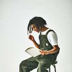 收听 very lue、观看音乐视频、阅读小传、查看巡演日期等 ！