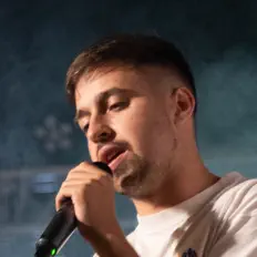 Peaky Renz: песни, клипы, биография, даты выступлений и многое другое.