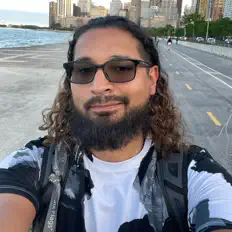 Josh8を聴いたり、ミュージックビデオを鑑賞したり、経歴やツアー日程などを確認したりしましょう！
