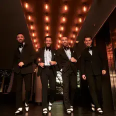聆聽 The Overtones、觀看音樂影片、閱讀小傳、查看巡演日期等！