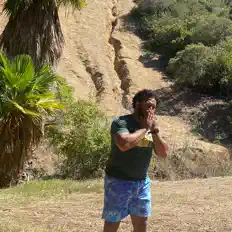 JOHN. dinle, müzik videolarını izle, biyografisini oku, tur tarihlerini ve daha fazlasını gör!