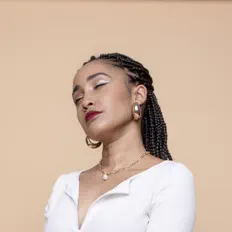 Ascolta Reba Red, guarda video musicali, leggi la biografia, vedi le date del tour & altro!