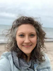 Listen to Holly Kluge, watch music videos, read bio, see tour dates & more!