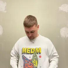 聆聽 M'pire、觀看音樂影片、閱讀小傳、查看巡演日期等！