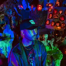 Poslechněte si interpreta DOG BUS, sledujte hudební videa, přečtěte si životopis, podívejte se na data turné a další informace.