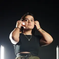 Escucha a Natalia Isseli, mira videos musicales, lee su biografía, consulta las fechas de las gira y más.