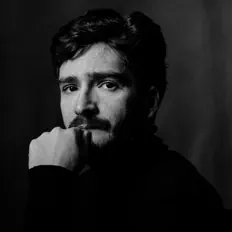 Ascolta Stefano Tore, guarda video musicali, leggi la biografia, vedi le date del tour & altro!