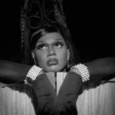 Dengarkan Bombshell Monroe, tonton video musik, baca bio, lihat tanggal tur & lainnya!