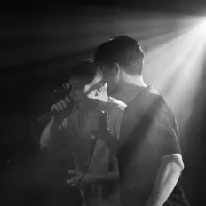 Ascolta Smaxs, guarda video musicali, leggi la biografia, vedi le date del tour & altro!