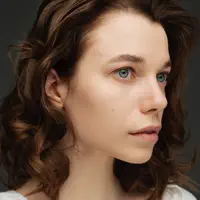 聆聽 undefined、觀看音樂影片、閱讀小傳、查看巡演日期等！