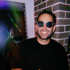 Luister naar Saint Shaf, bekijk muziekvideo's, lees de bio, bekijk de tourdata, en meer!