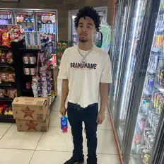 聆聽 Luh Jaay、觀看音樂影片、閱讀小傳、查看巡演日期等！