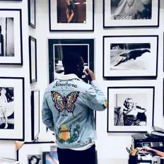 聆聽 Burtono、觀看音樂影片、閱讀小傳、查看巡演日期等！